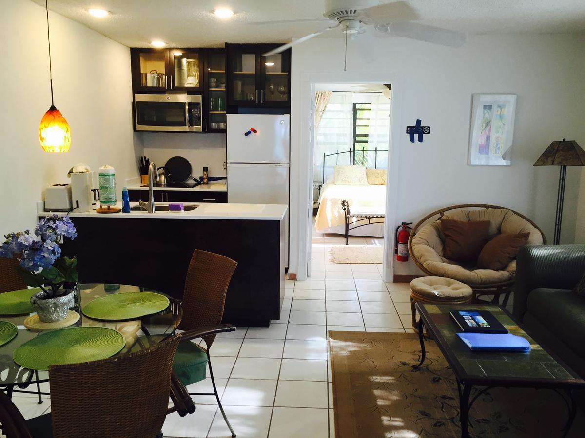 Hollywood Beach Suites Turks And Caicos Whitby Exterior foto