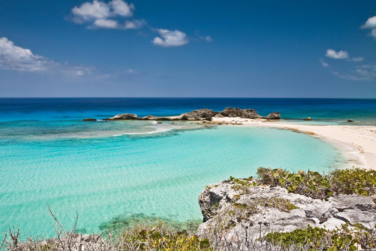 Hollywood Beach Suites Turks And Caicos Whitby Exterior foto
